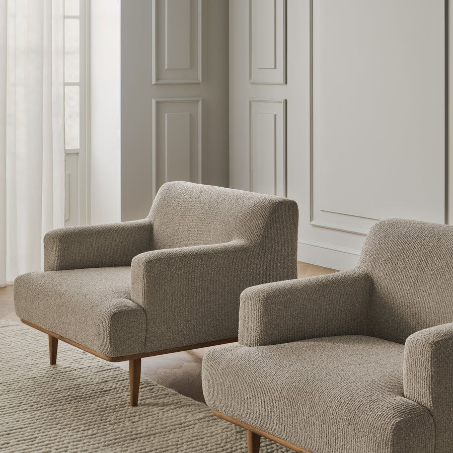 BOLIA Dover Armchair in Freya Beige, Oiled Oak, ambient 4