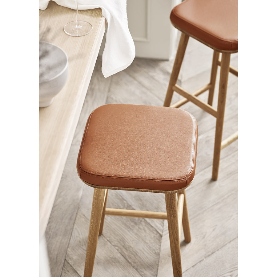 BOLIA Flor Counter Stool, ambient 5, seat detail