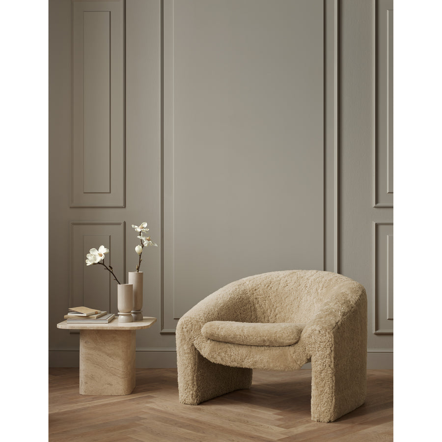 BOLIA Mielo Armchair in Vella Sheepskin Beige, ambient 2