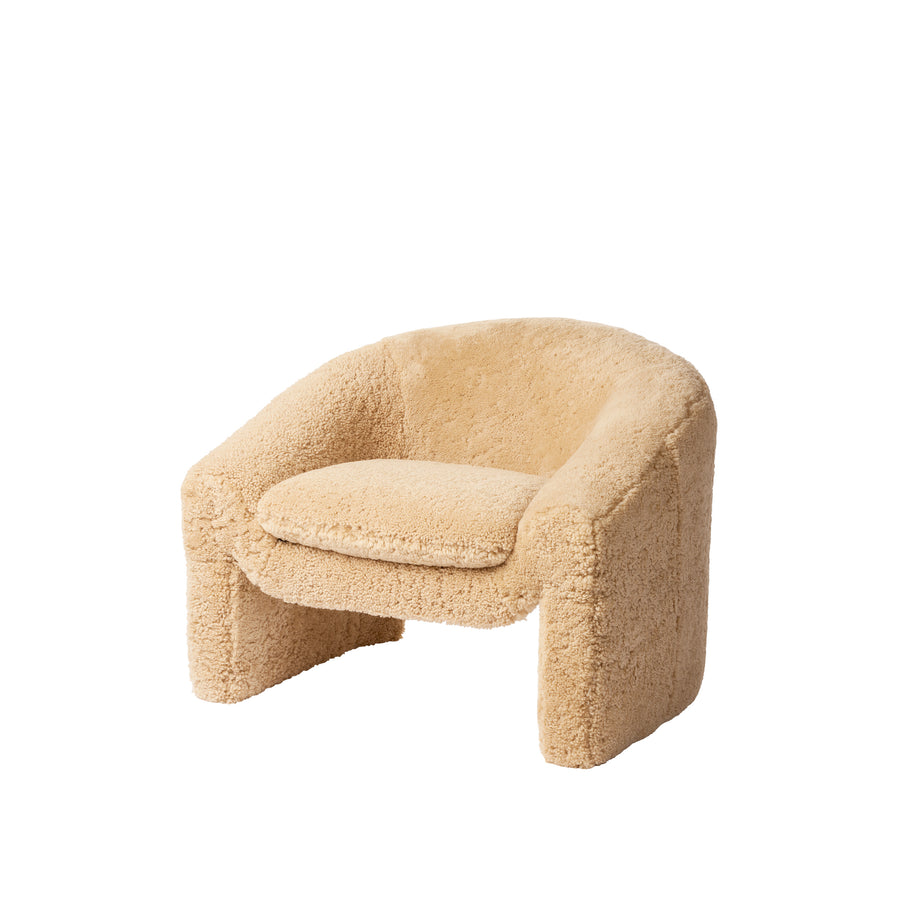 BOLIA Mielo Armchair in Vella Sheepskin Beige, front turned