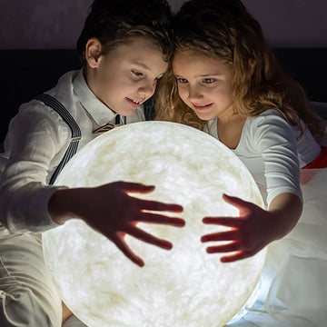 IN-ES Moon Lamp with kids